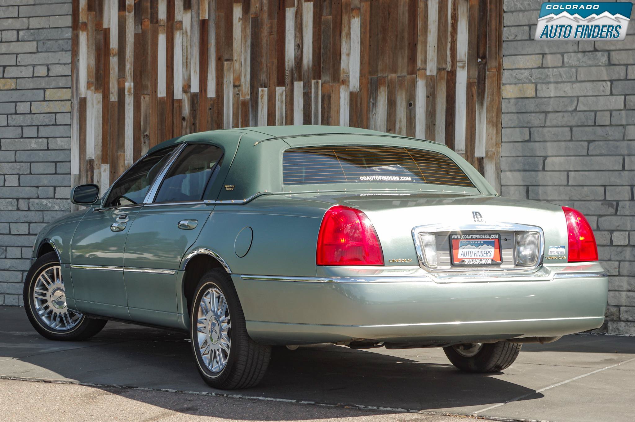 Used 2006 Lincoln Town Car Signature Limited RWD image 4