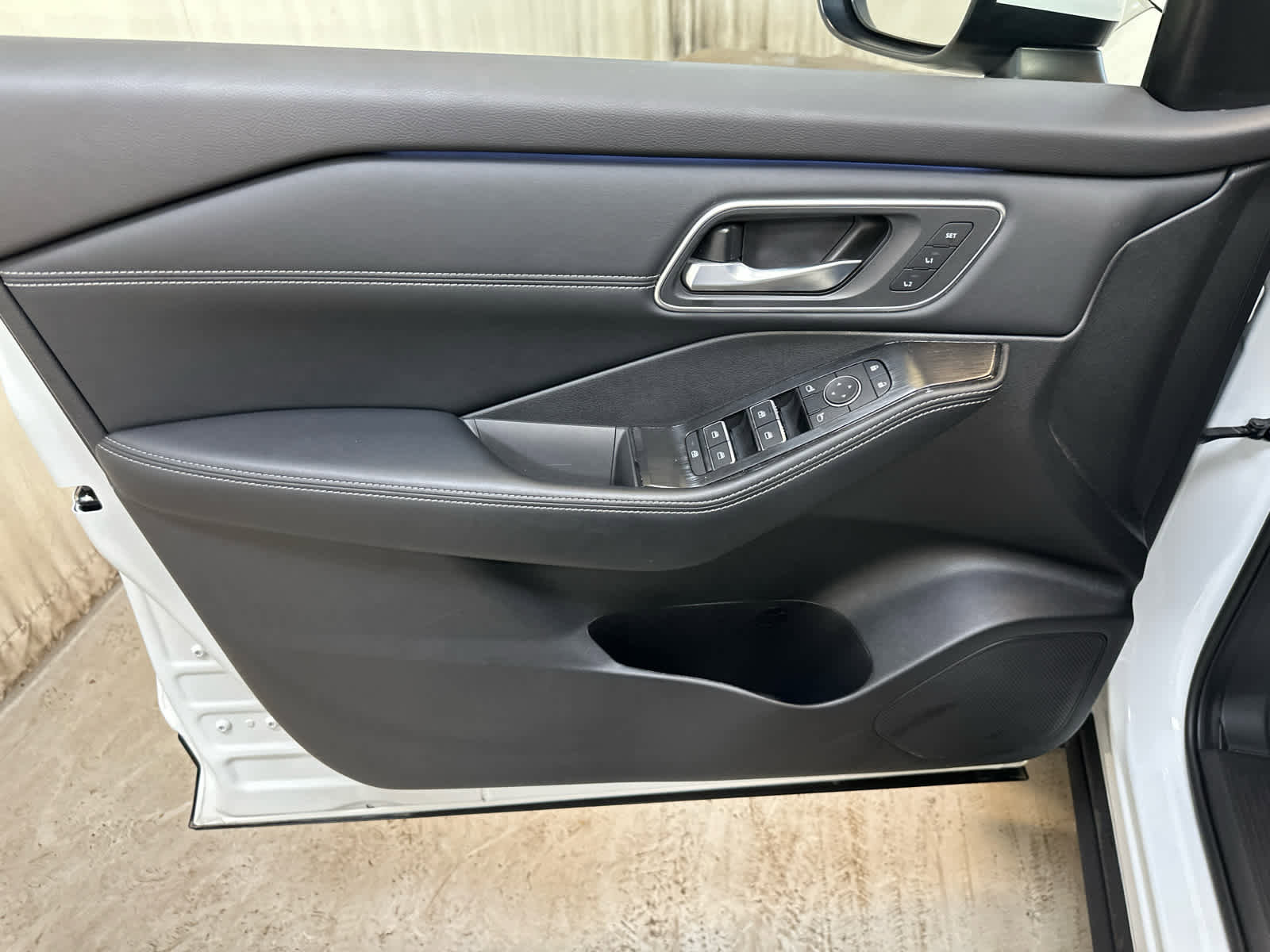 Certified 2025 Nissan Rogue Platinum image 26