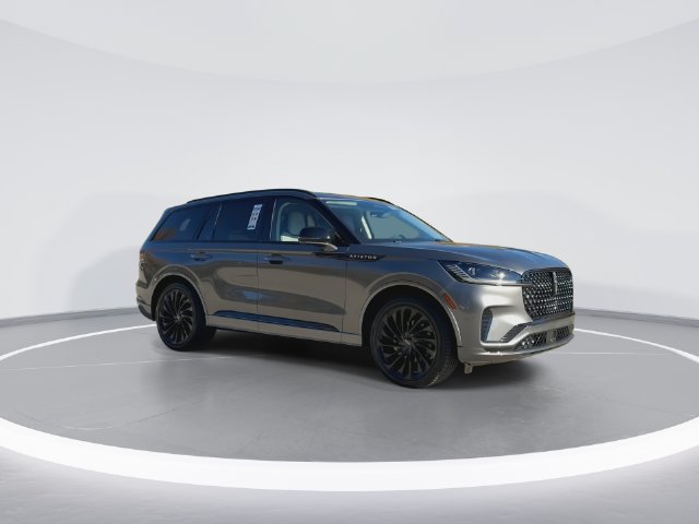 New 2027 Lincoln Aviator Reserve AWD/4WD image 2