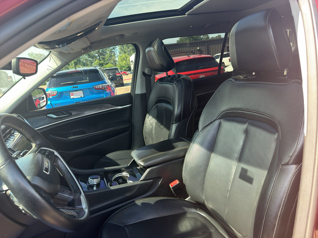 Used 2022 Jeep Grand Cherokee L Limited AWD/4WD image 9