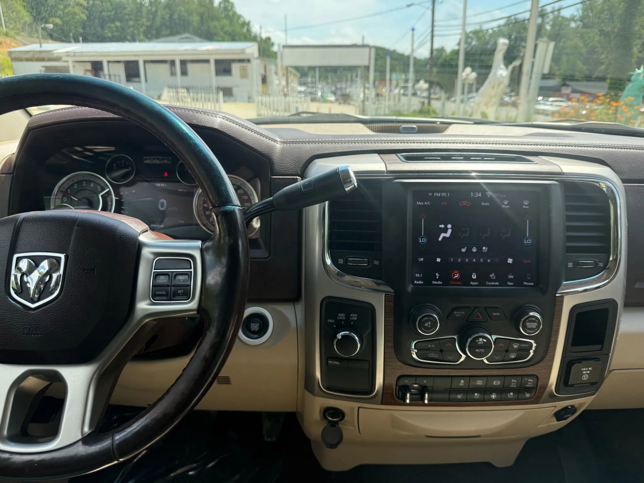 Used 2018 RAM 3500 Laramie image 26