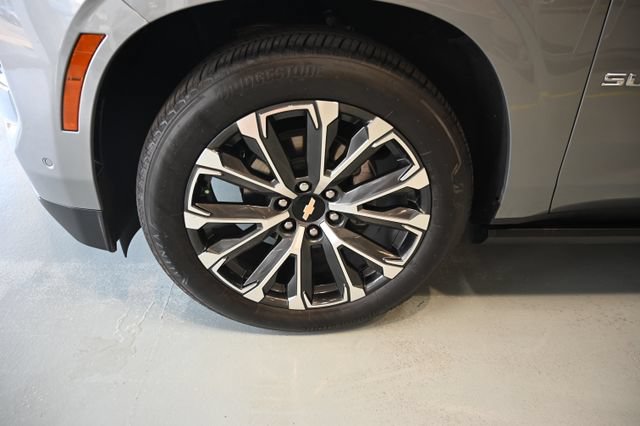Used 2025 Chevrolet Suburban High Country AWD/4WD image 38