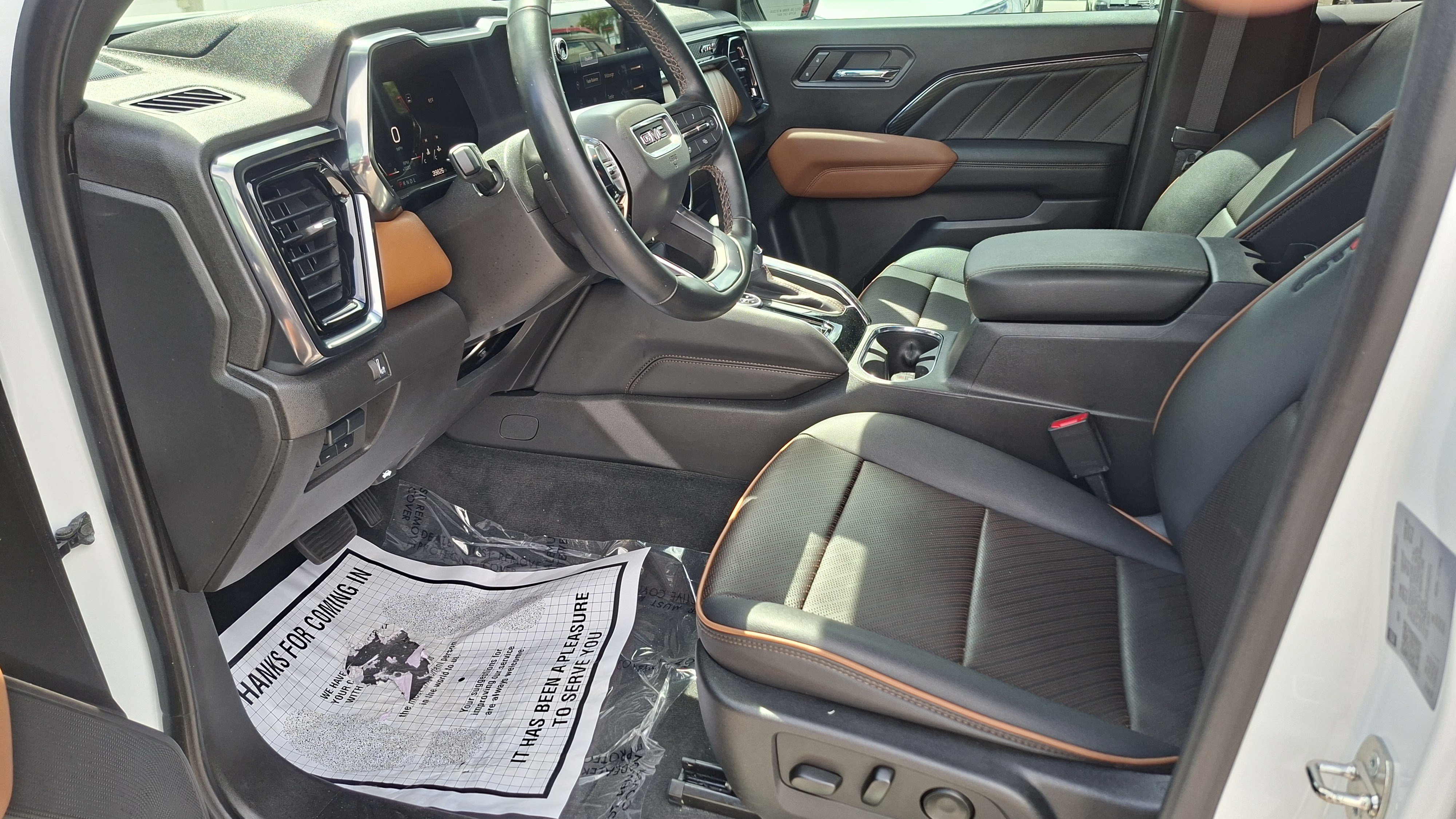 Used 2023 GMC Canyon AT4 w/ AT4 Premium Package AWD/4WD image 9