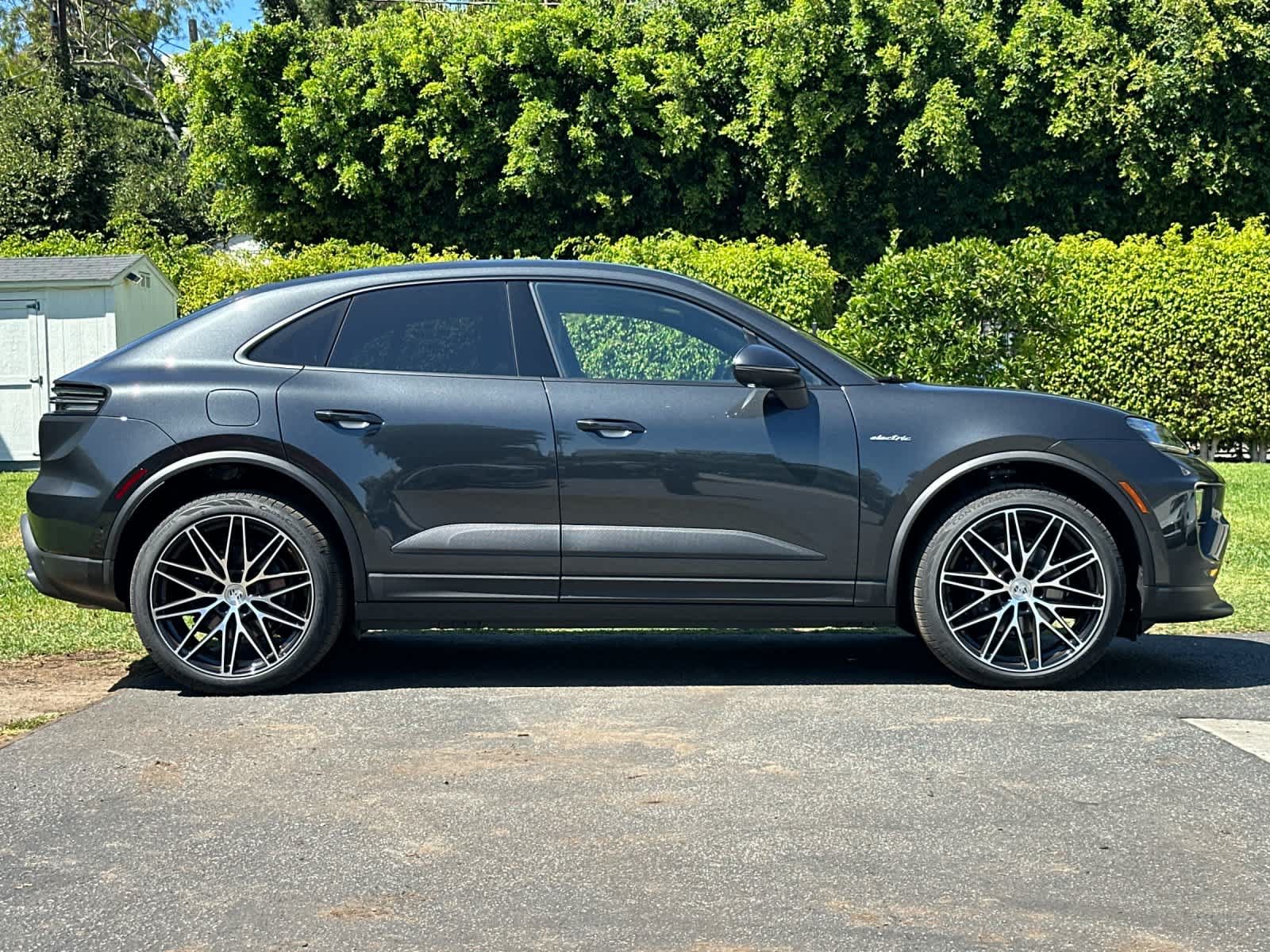 New 2026 Porsche Macan 4 Electric AWD/4WD image 9