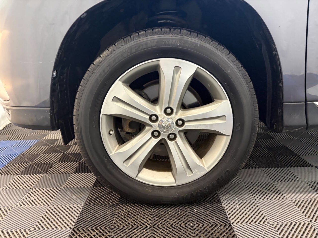 Used 2012 Toyota Highlander Limited w/ Tow Pkg image 31