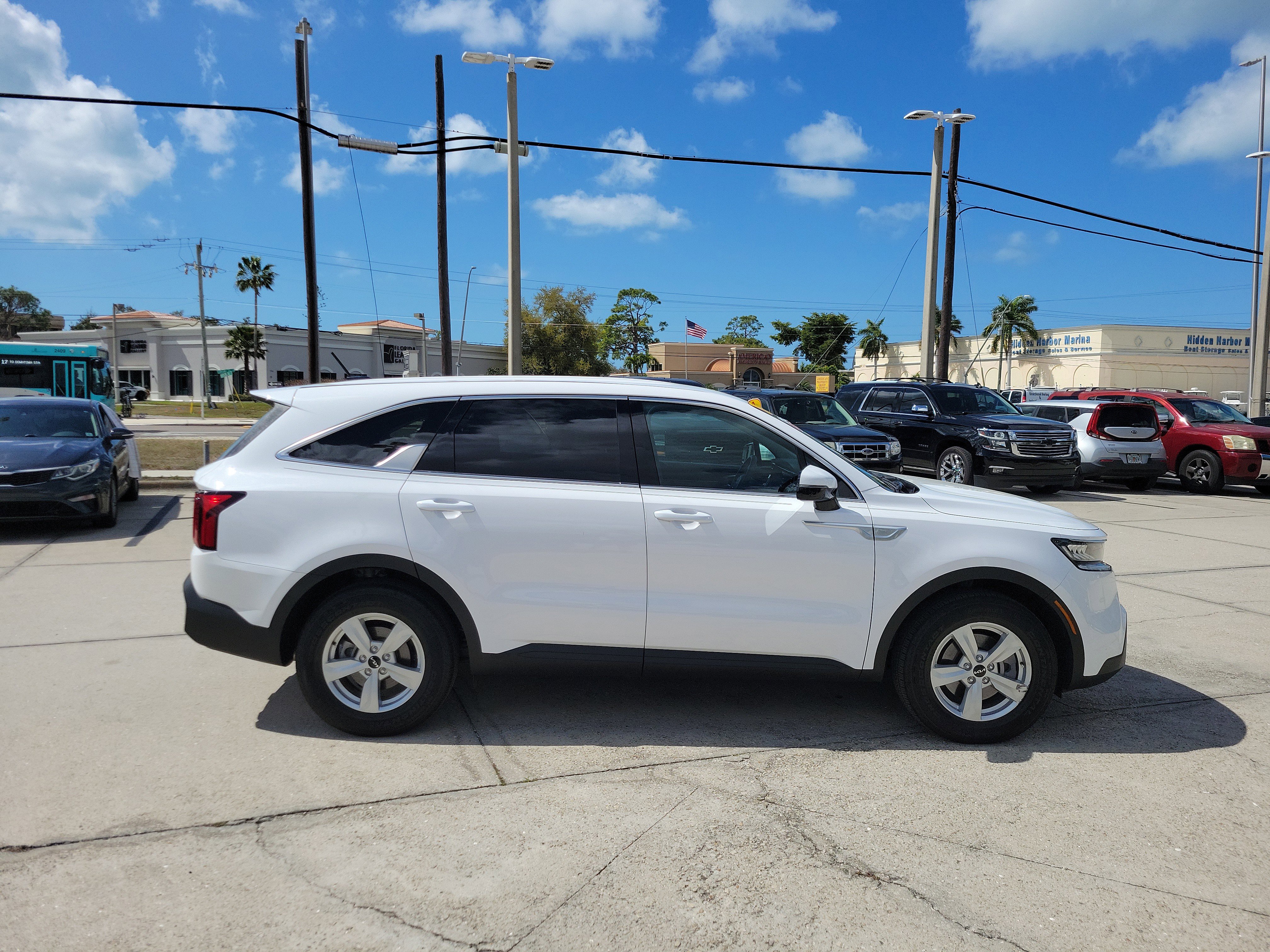 Certified 2023 Kia Sorento LX image 3