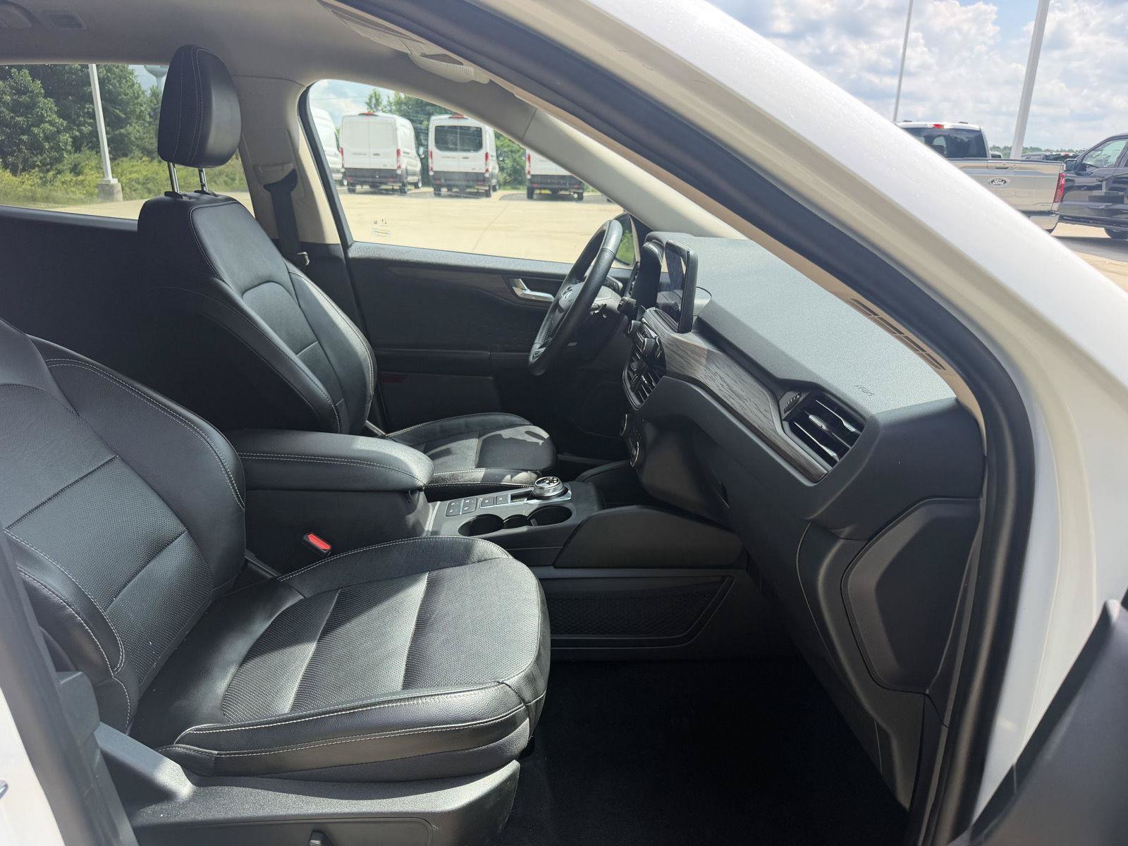 Used 2020 Ford Escape Titanium AWD/4WD image 27