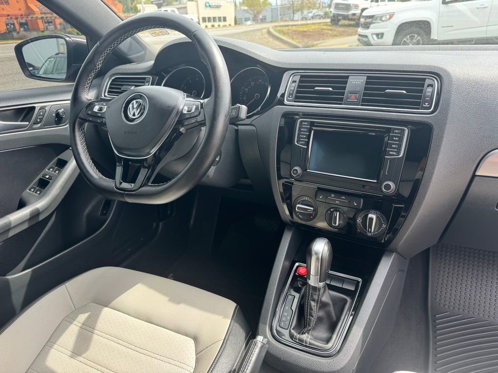 Used 2016 Volkswagen Jetta Sport FWD image 11