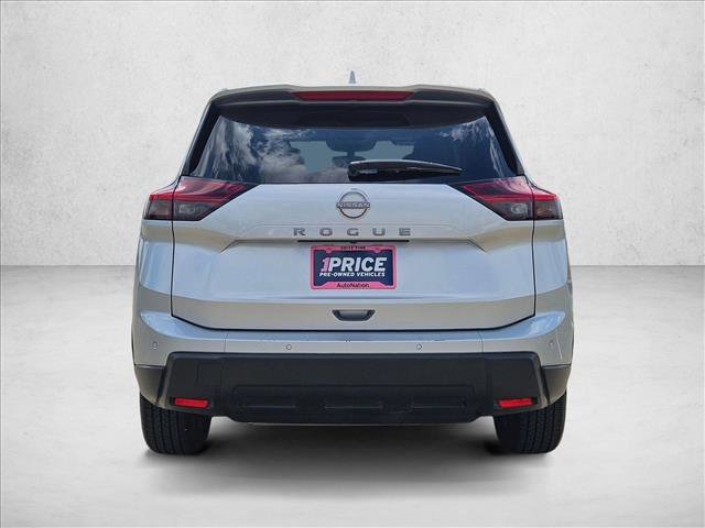 Used 2025 Nissan Rogue SV image 7