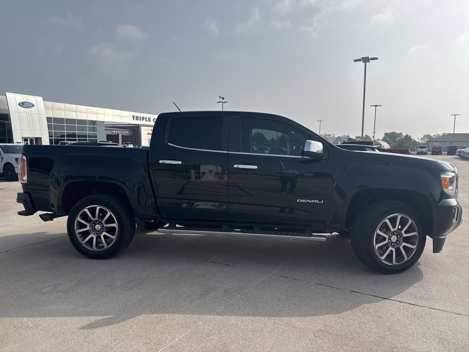 Used 2019 GMC Canyon Denali RWD image 2