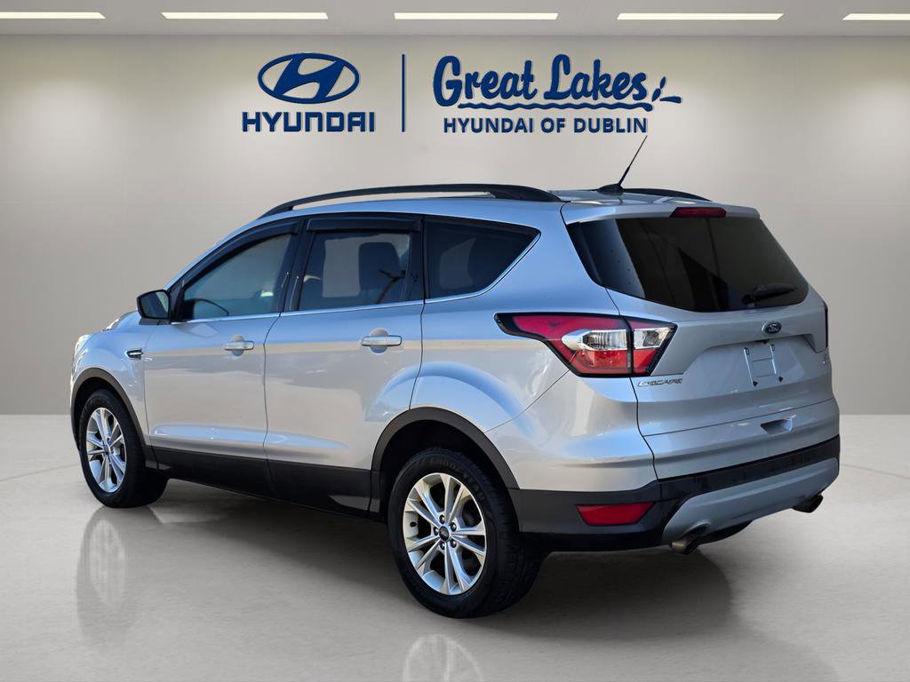 Used 2017 Ford Escape SE w/ Equipment Group 201A image 3