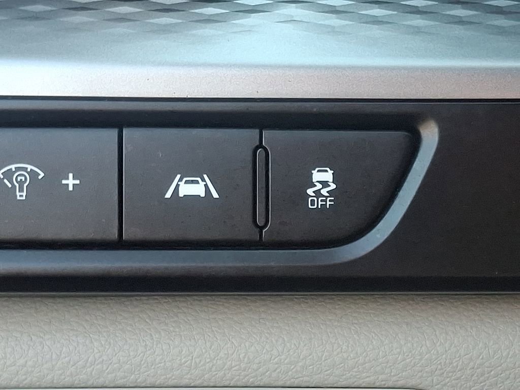 Used 2022 Kia Carnival LX image 28