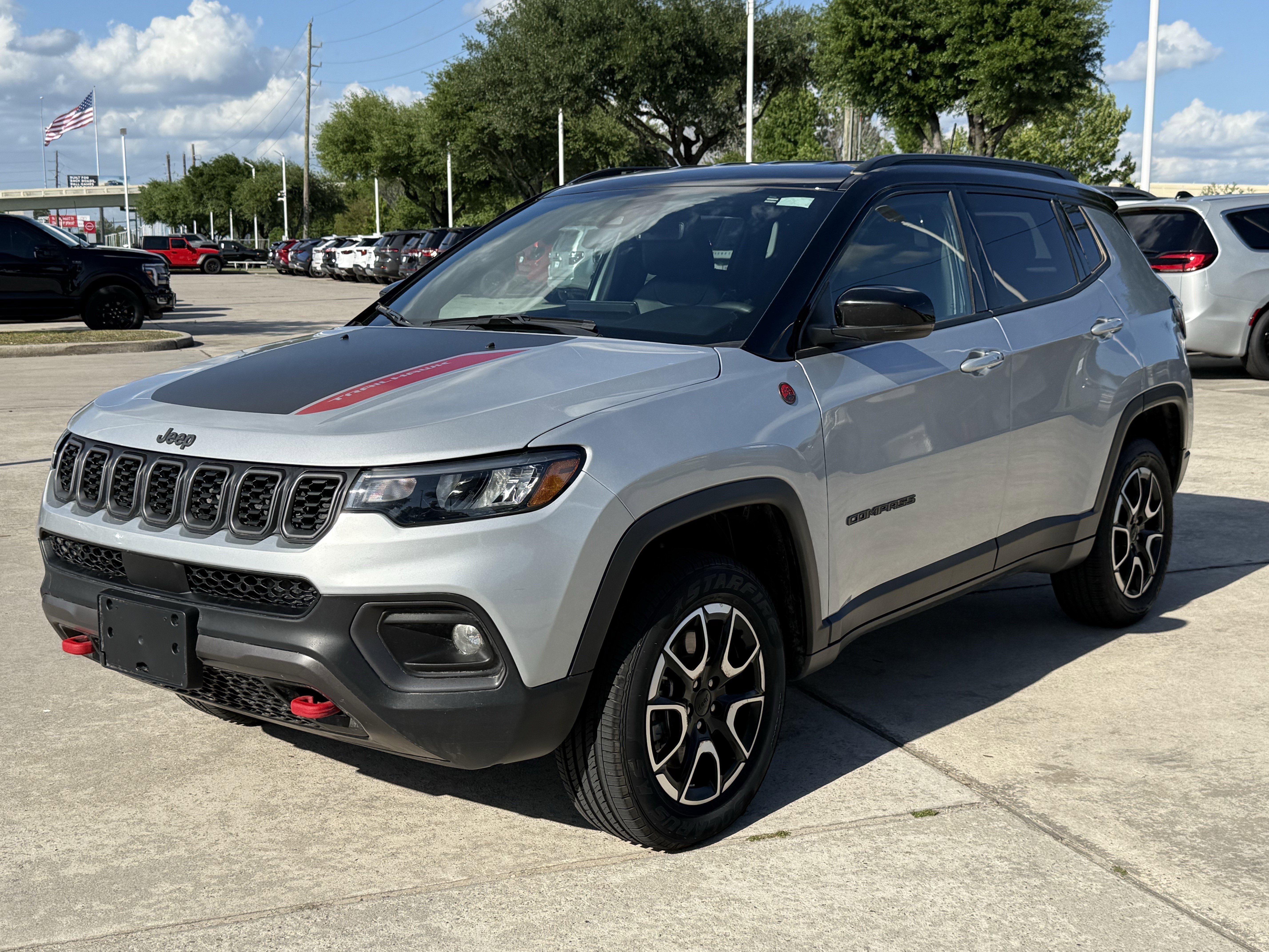 Used 2024 Jeep Compass Trailhawk AWD/4WD image 10