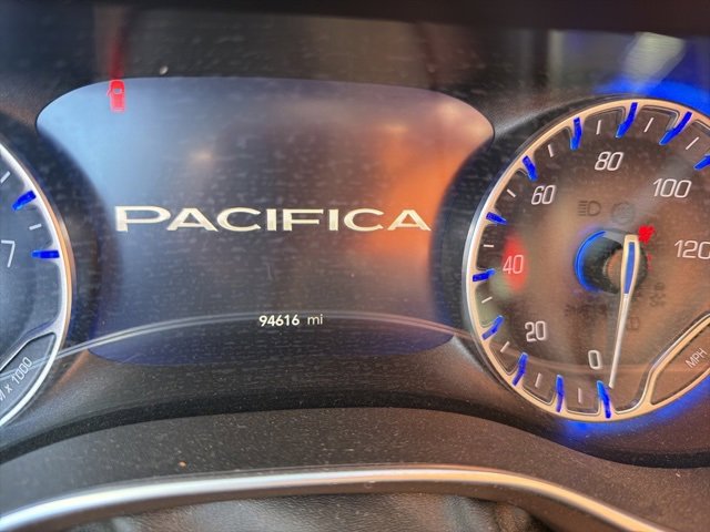 Used 2019 Chrysler Pacifica Touring-L Plus w/ Advanced Safetytec Group image 1