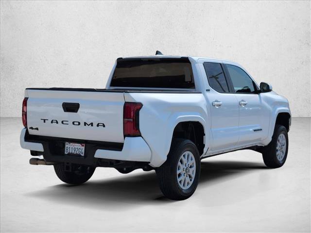 Used 2025 Toyota Tacoma SR5 AWD/4WD image 5