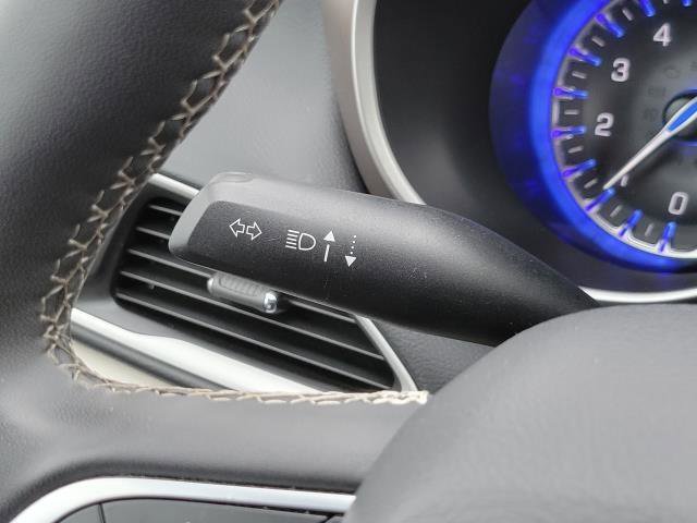 Used 2023 Chrysler Voyager LX image 14