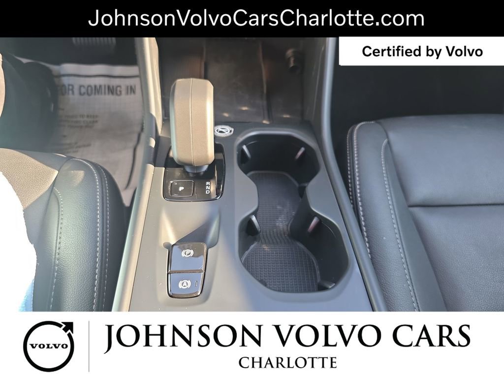 Used 2025 Volvo XC40 B5 Core image 26