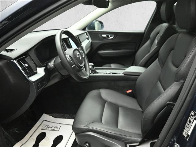 Used 2018 Volvo XC60 T5 Momentum w/ Convenience Package image 8