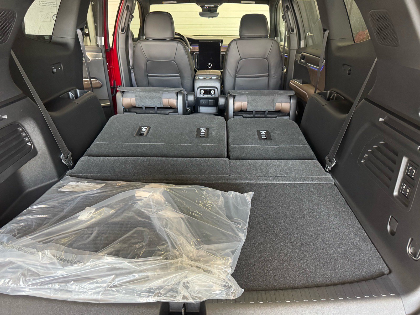 New 2027 GMC Acadia Denali Ultimate w/ LPO, Floor Liner Package AWD/4WD image 9