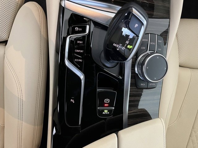 Used 2023 BMW 530i xDrive w/ Premium Package image 18