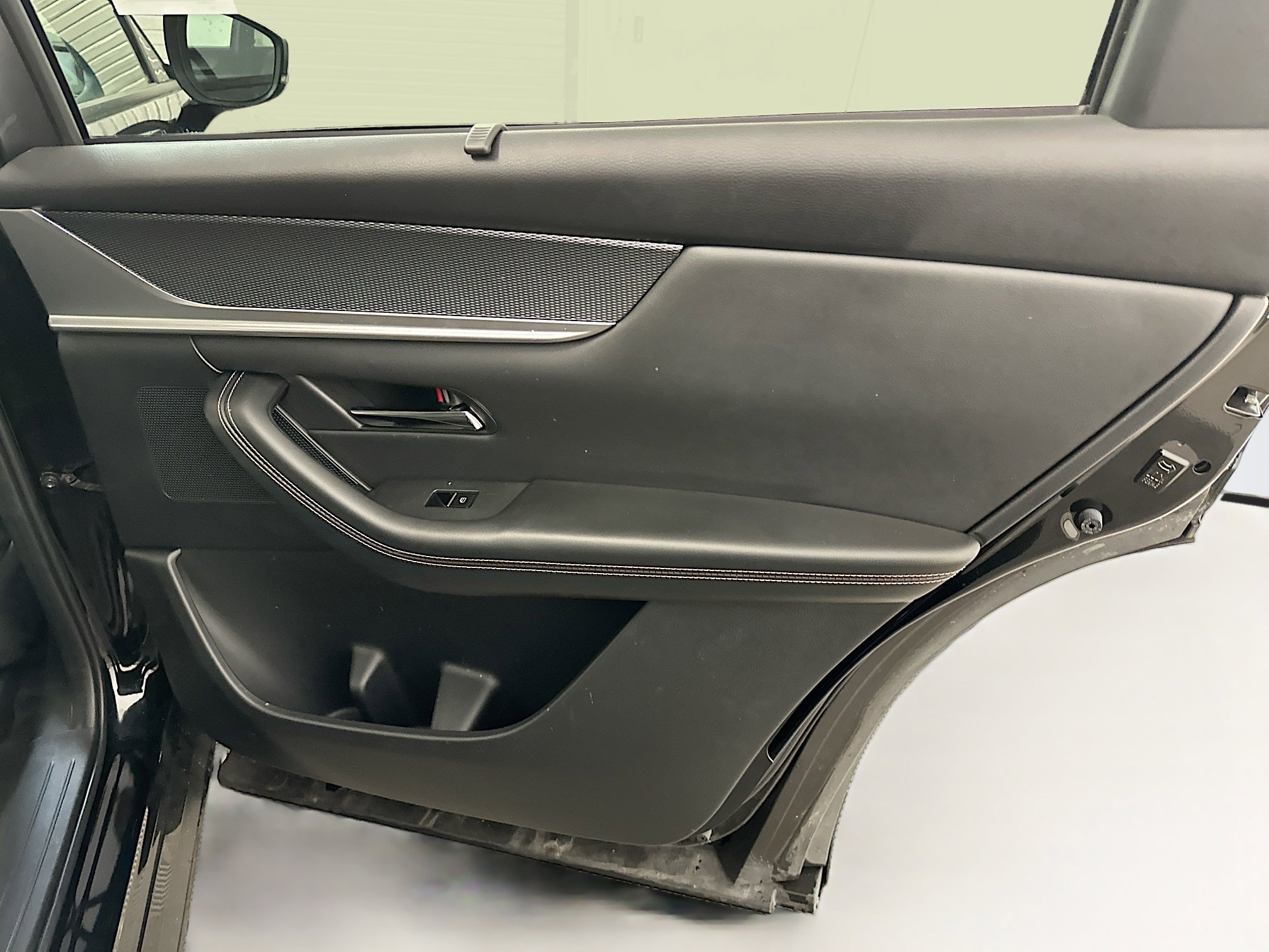 Used 2024 MAZDA CX-90 Plug-In Hybrid w/ Preferred image 34