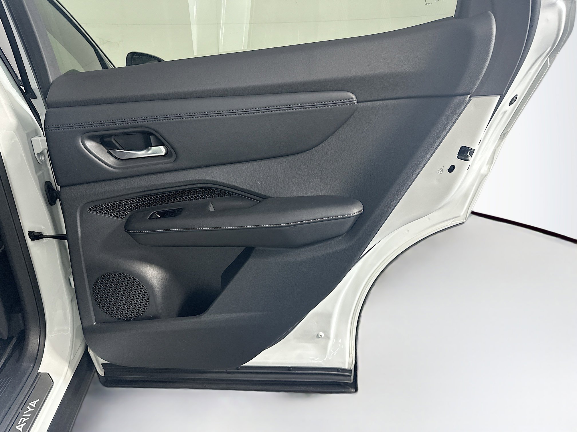 Used 2024 Nissan Ariya FWD image 33