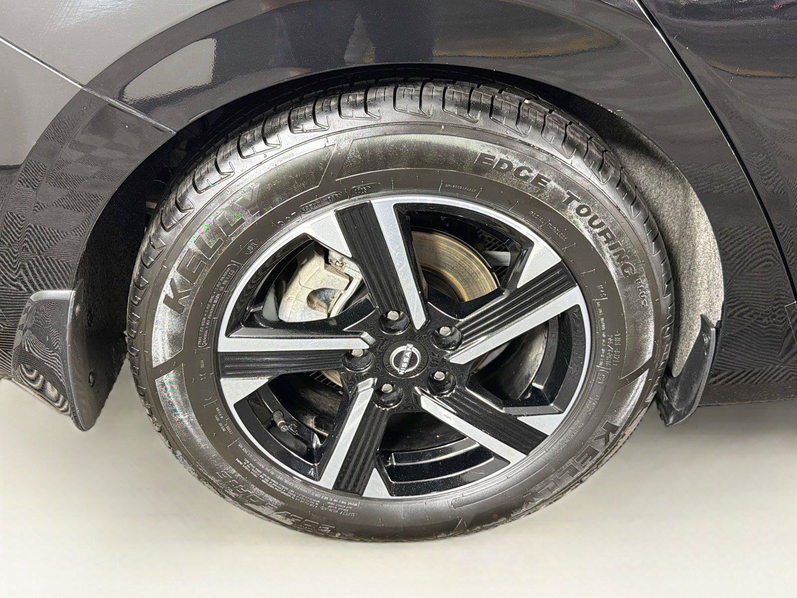 Used 2025 Nissan Sentra SV FWD image 32