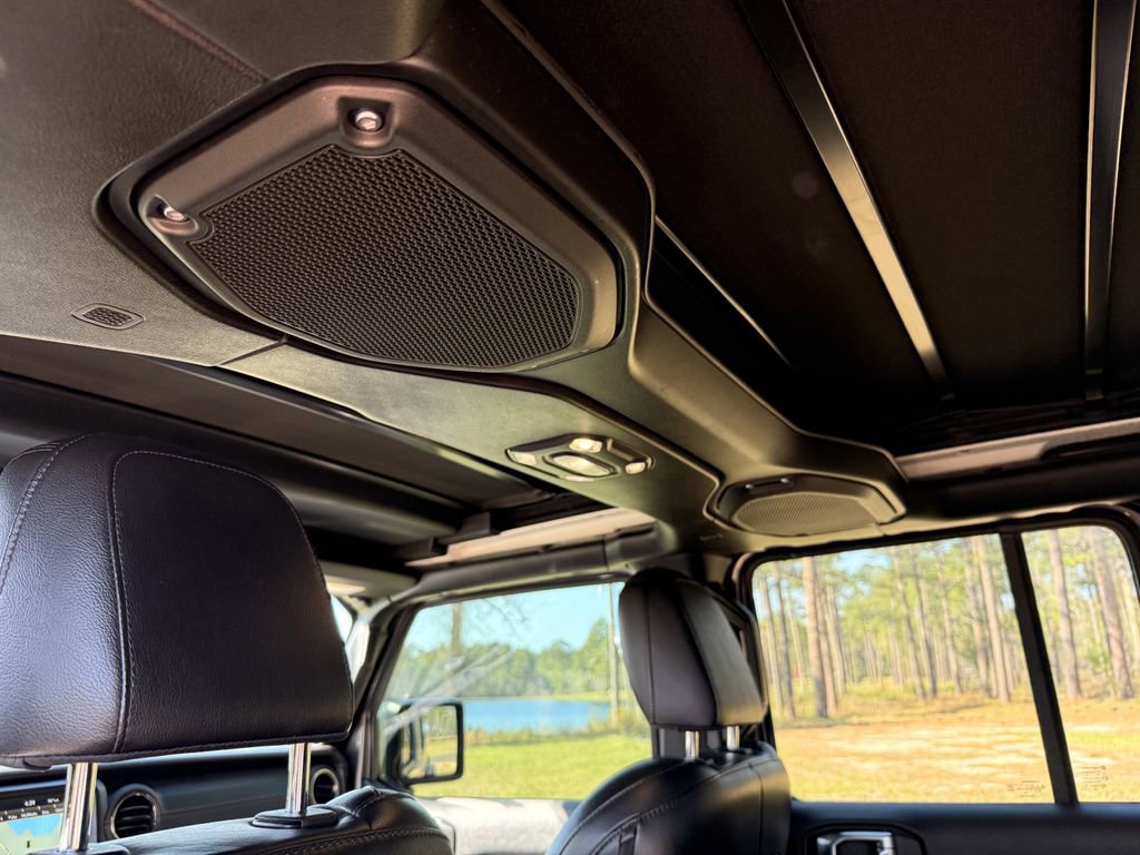 Used 2021 Jeep Wrangler Unlimited Sahara AWD/4WD image 33