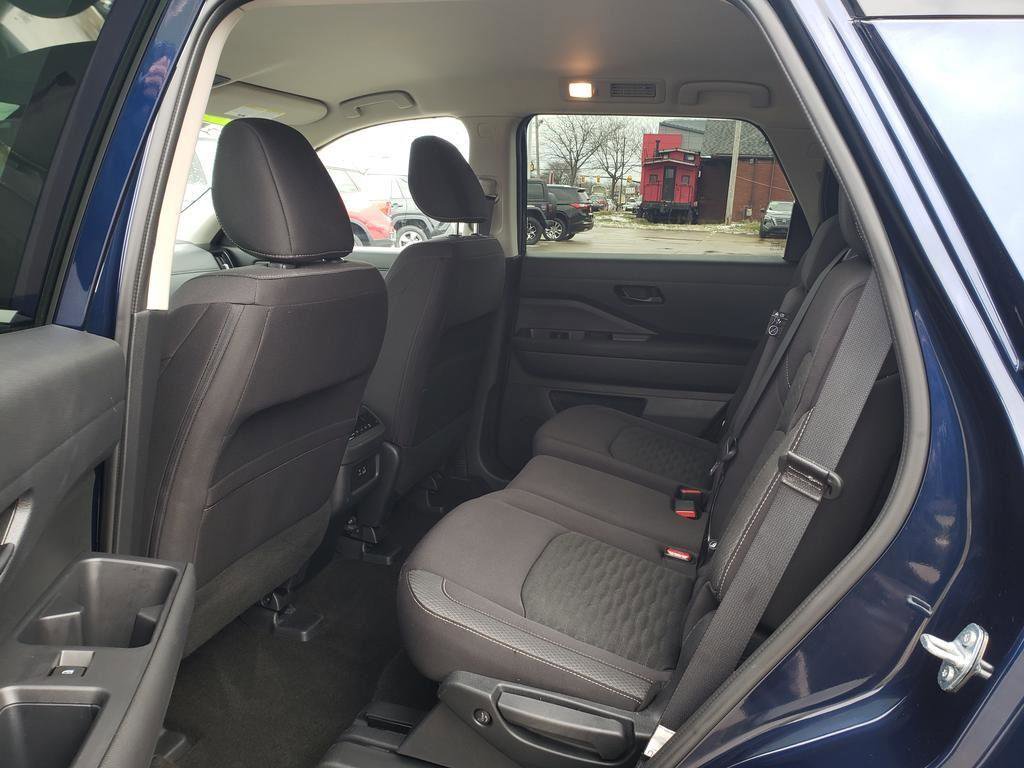 Certified 2025 Nissan Pathfinder SV image 21