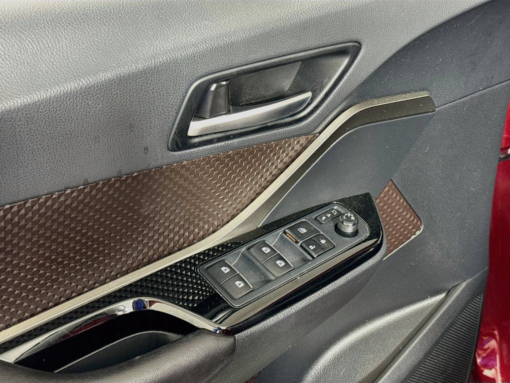 Used 2019 Toyota C-HR Limited FWD image 18