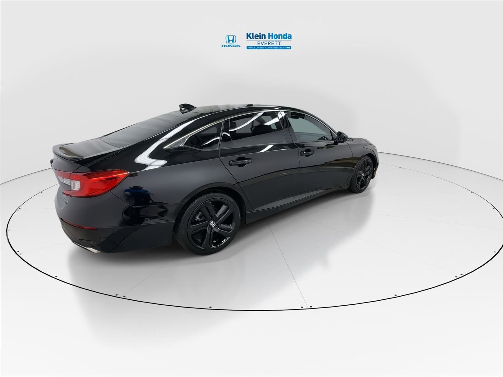 Used 2018 Honda Accord Sport image 2