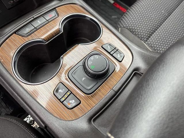 Used 2023 GMC Acadia SLE image 26