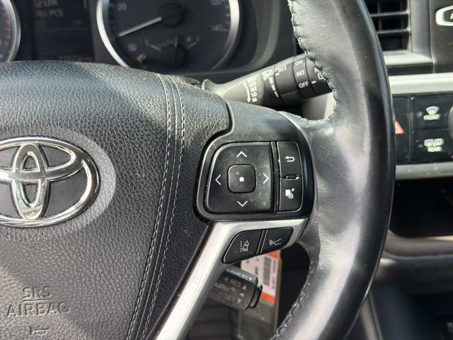 Used 2018 Toyota Highlander Plus FWD image 29