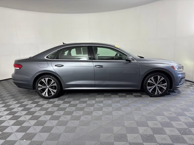 Used 2021 Volkswagen Passat 2.0T SE FWD image 5