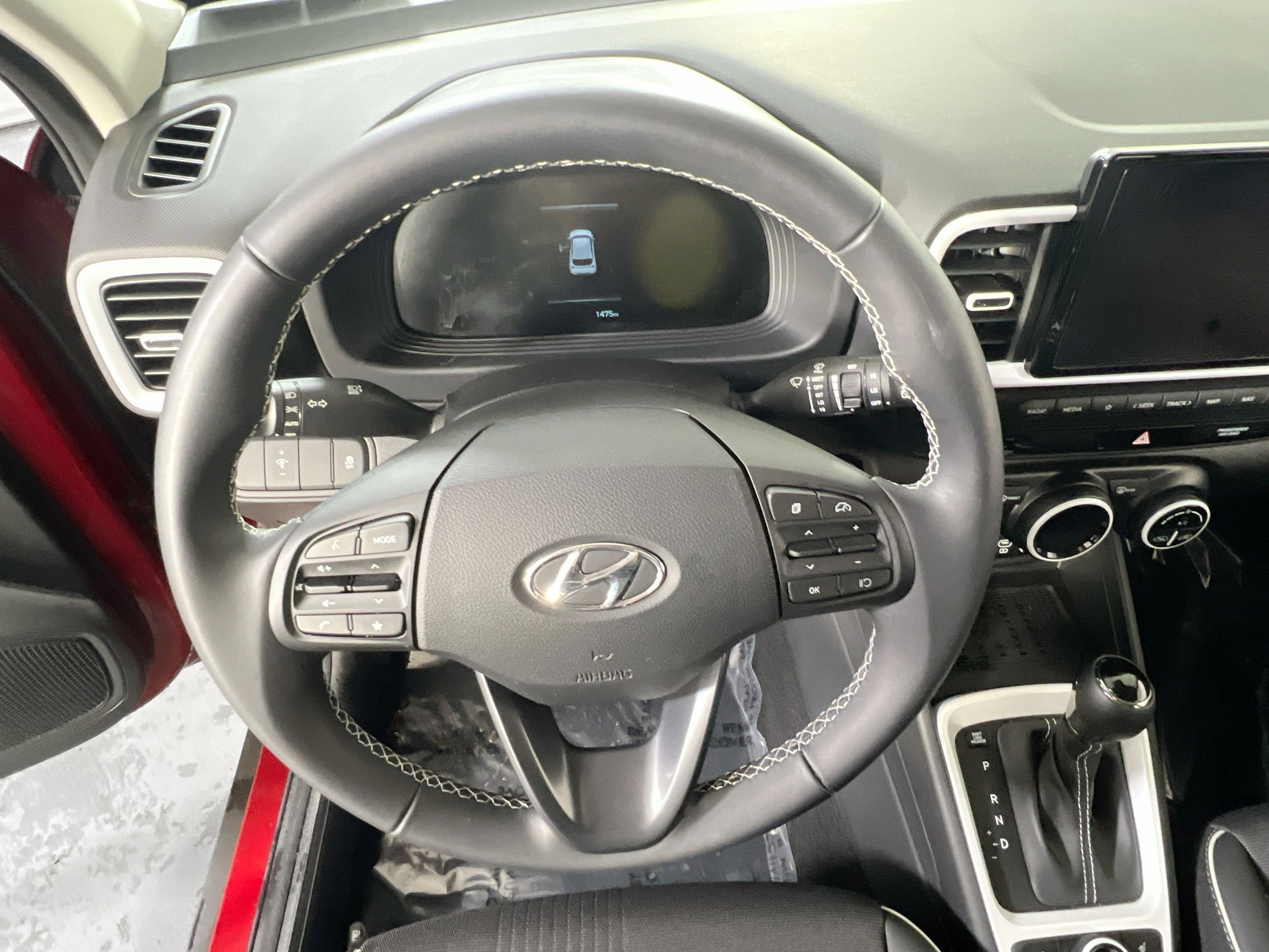 Used 2024 Hyundai Venue Limited image 11