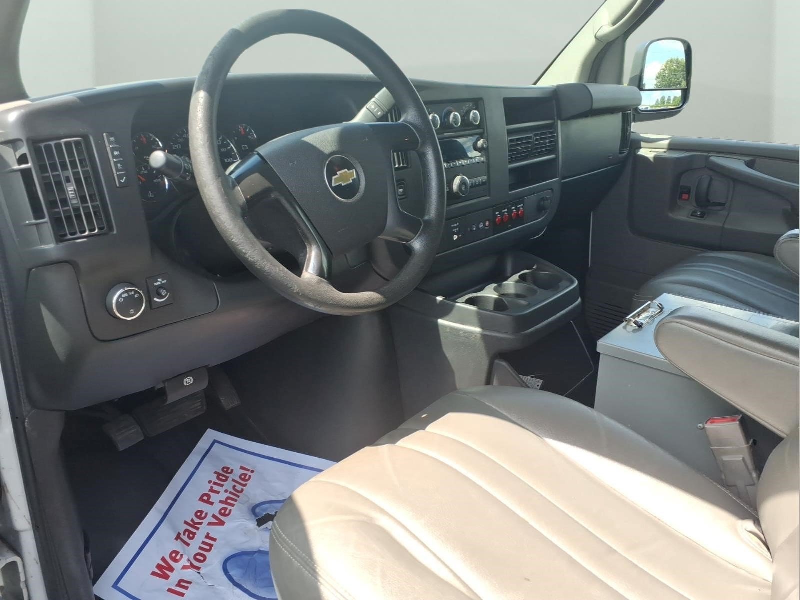 Used 2015 Chevrolet Express 2500 RWD image 9