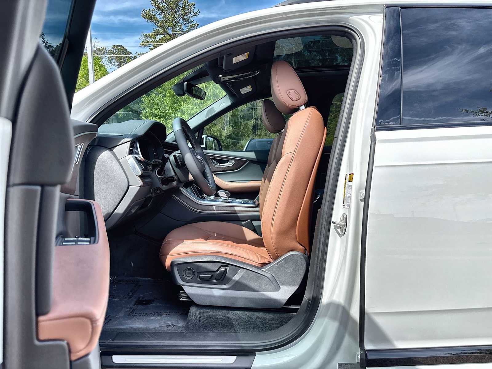 Used 2025 Audi Q7 3.0T Premium Plus image 2