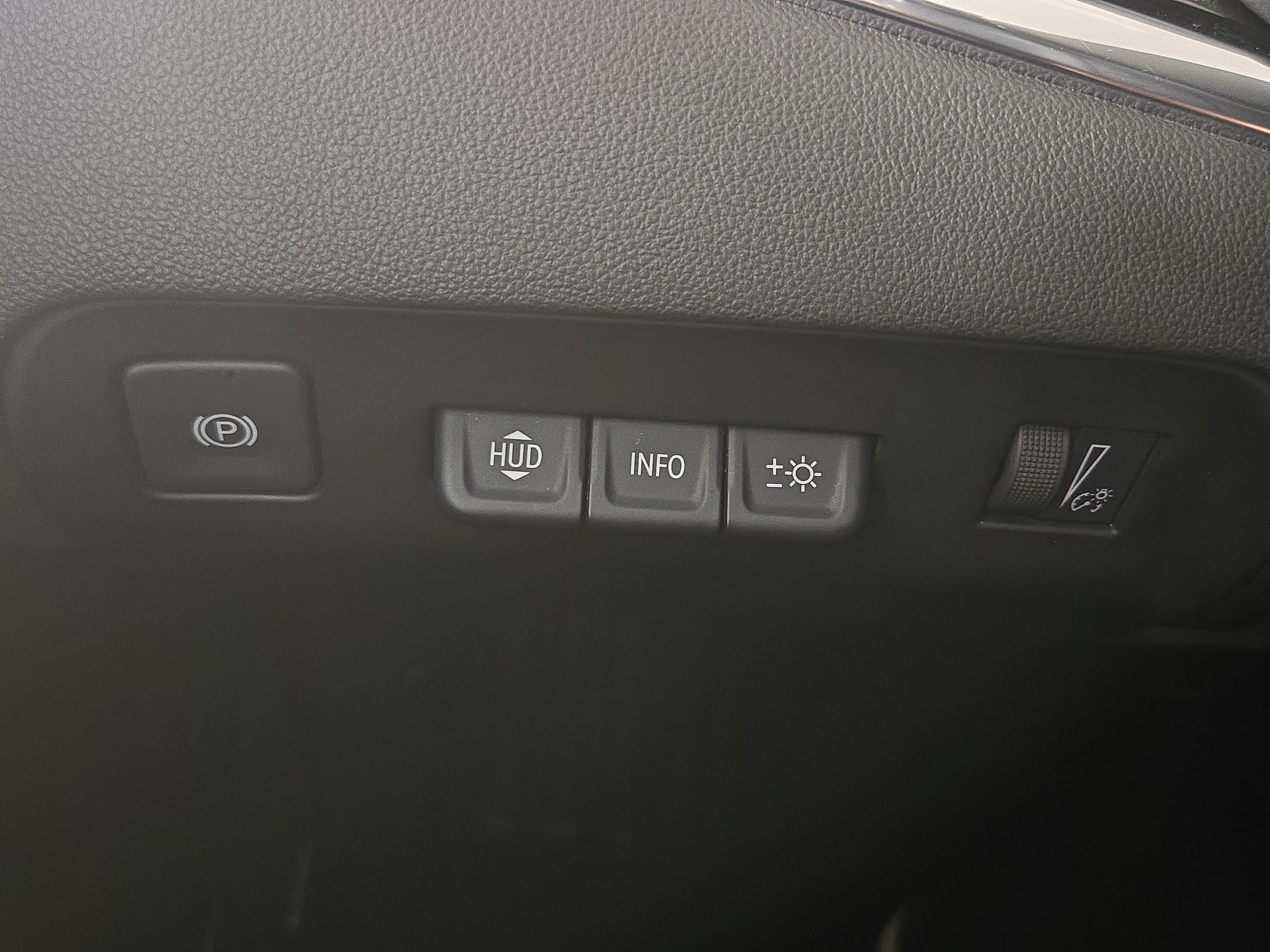 Certified 2022 Buick Enclave Avenir w/ Trailering Package, 5000 lbs. AWD/4WD image 27