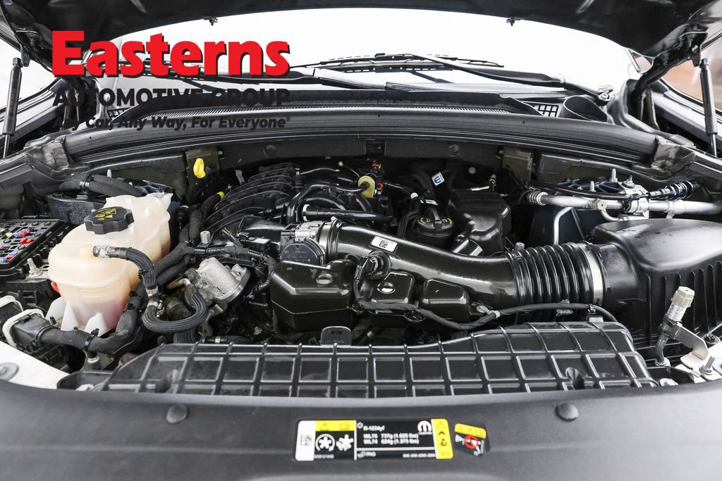 Used 2025 Jeep Grand Cherokee Altitude AWD/4WD image 7