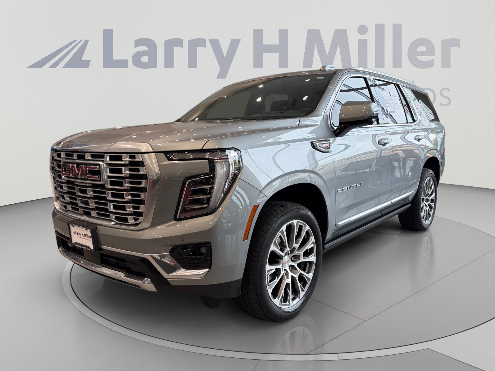 Used 2025 GMC Yukon Denali w/ Denali Reserve Package AWD/4WD image 1