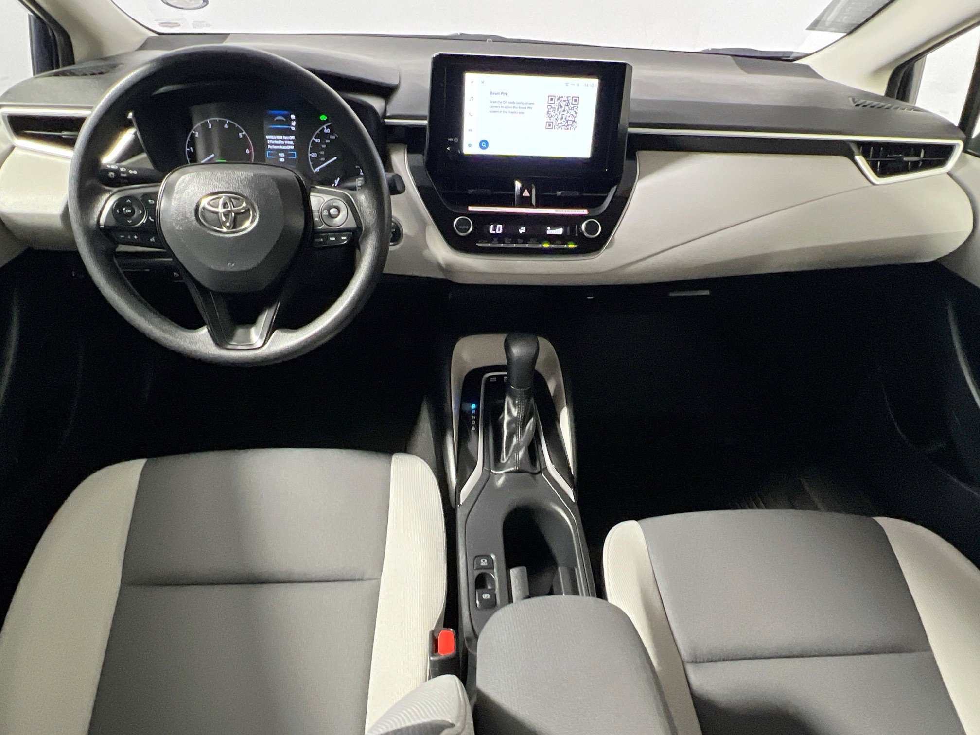 Used 2025 Toyota Corolla LE w/ Convenience Package FWD image 30