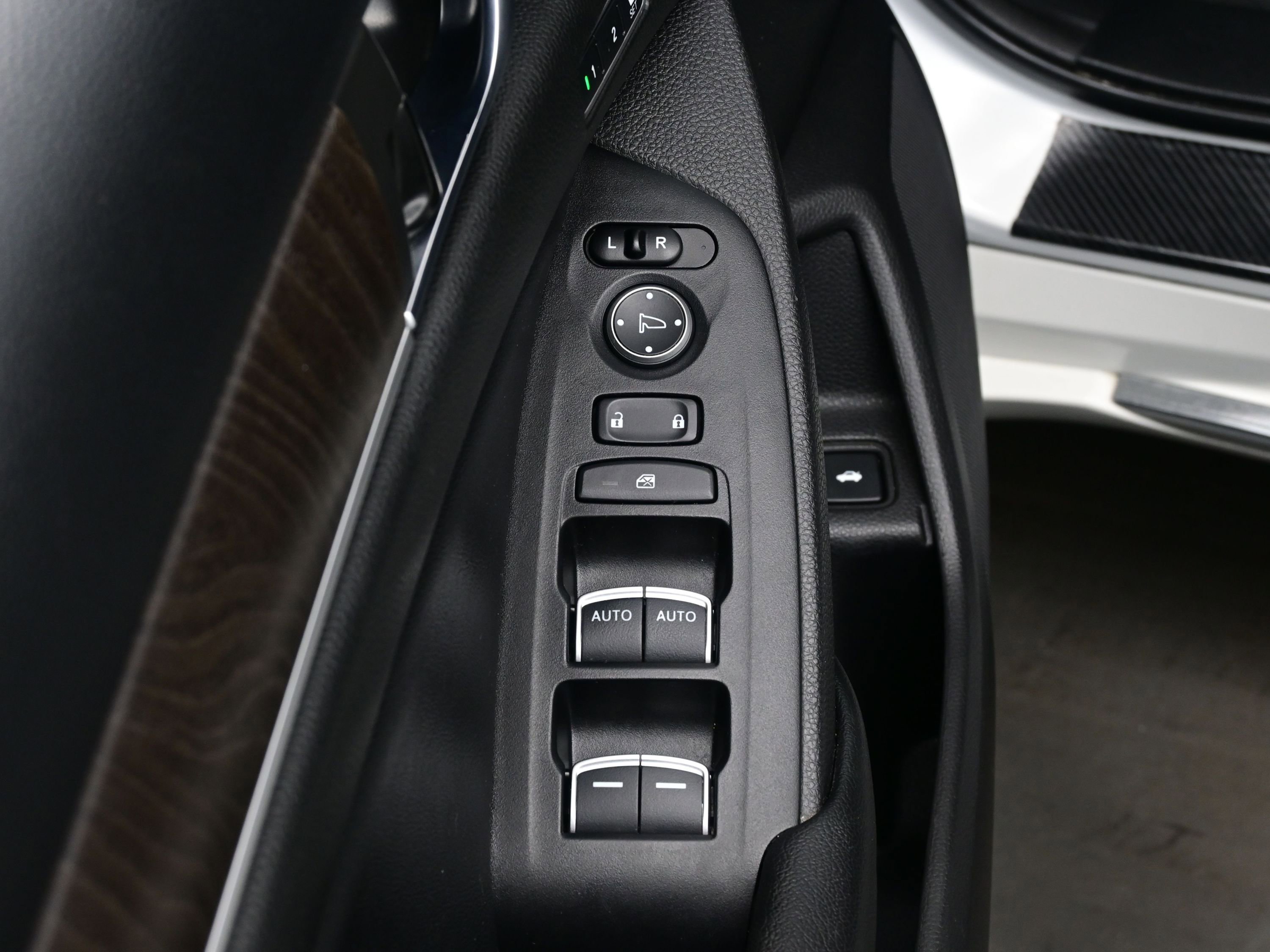 Used 2021 Honda Accord EX-L image 10