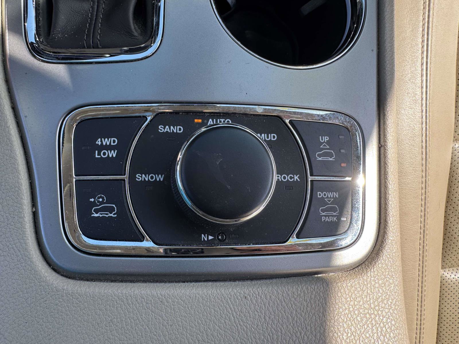 Used 2021 Jeep Grand Cherokee Overland AWD/4WD image 40