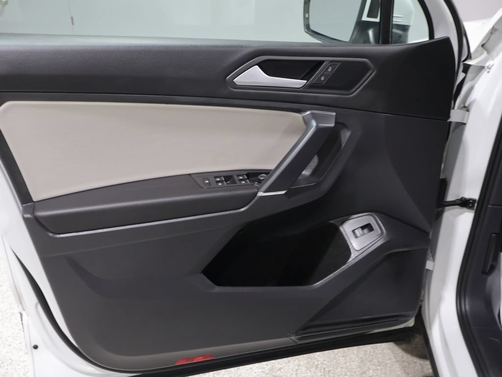 Used 2020 Volkswagen Tiguan SEL AWD/4WD image 13