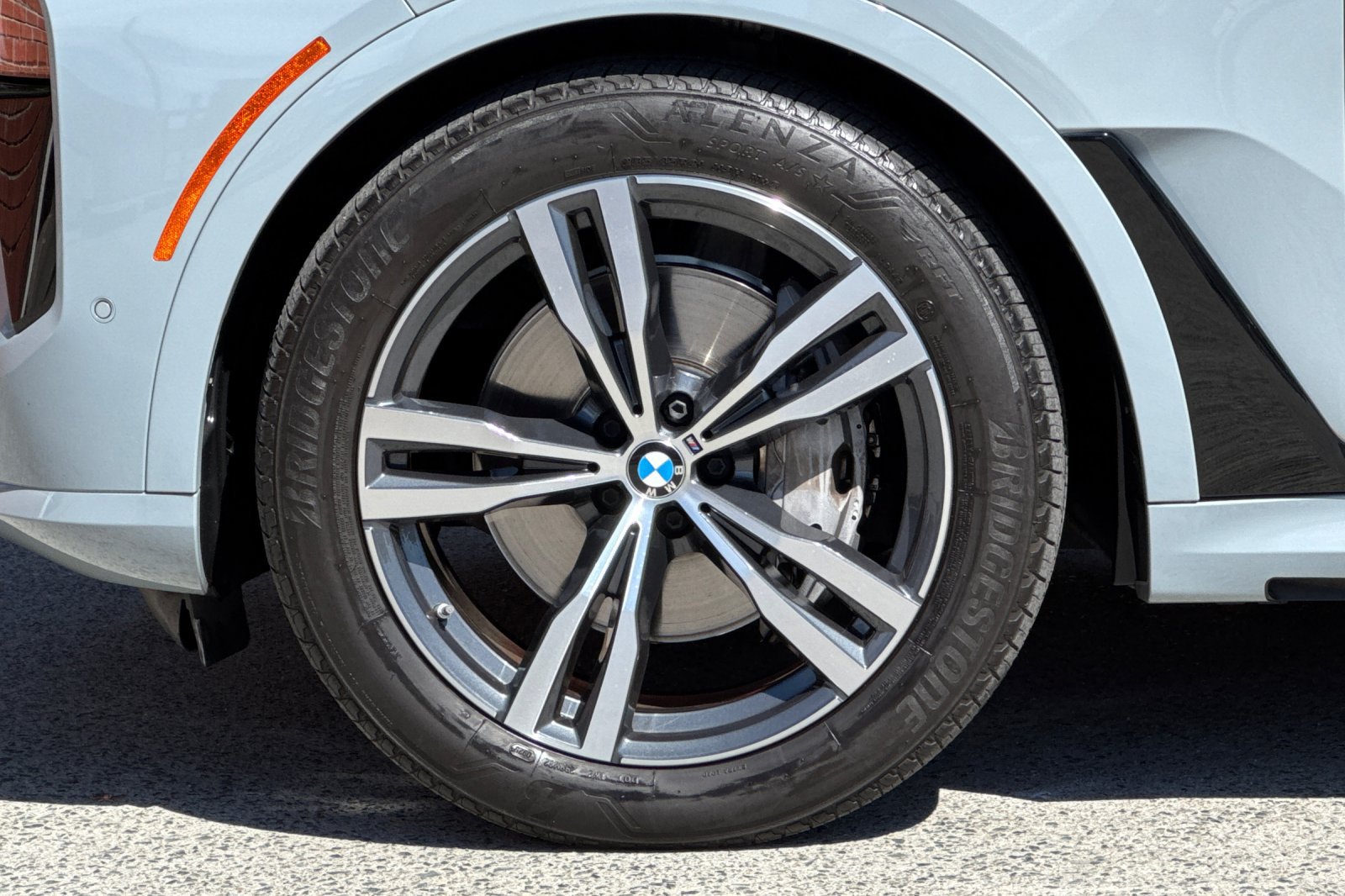 Used 2024 BMW X7 xDrive40i w/ M Sport Package AWD/4WD image 38