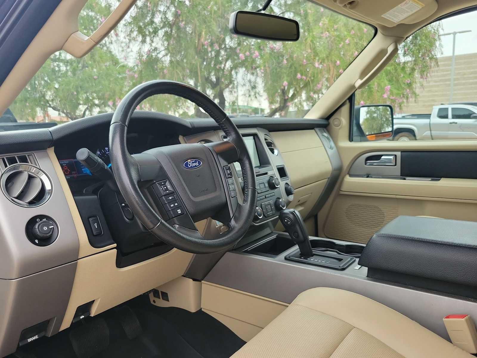 Used 2017 Ford Expedition EL XLT w/ Equipment Group 202A RWD image 10