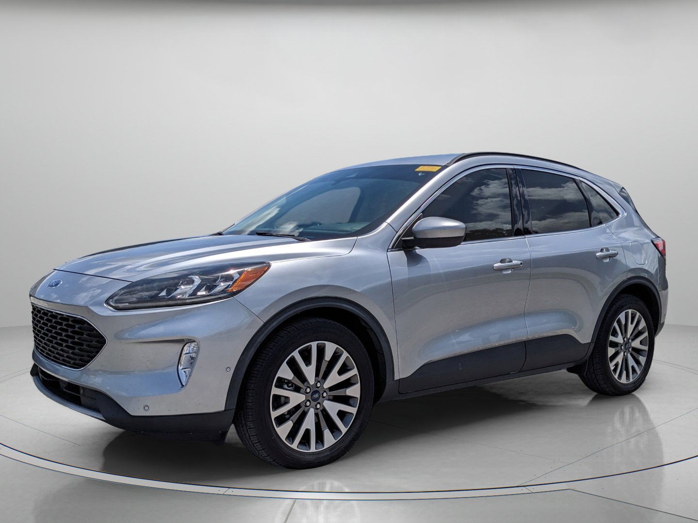 Used 2021 Ford Escape Titanium FWD image 2