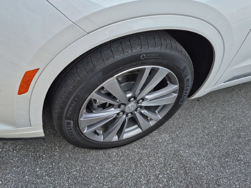 Certified 2025 Cadillac XT6 Premium Luxury w/ LPO, Floor Liner Package AWD/4WD image 39