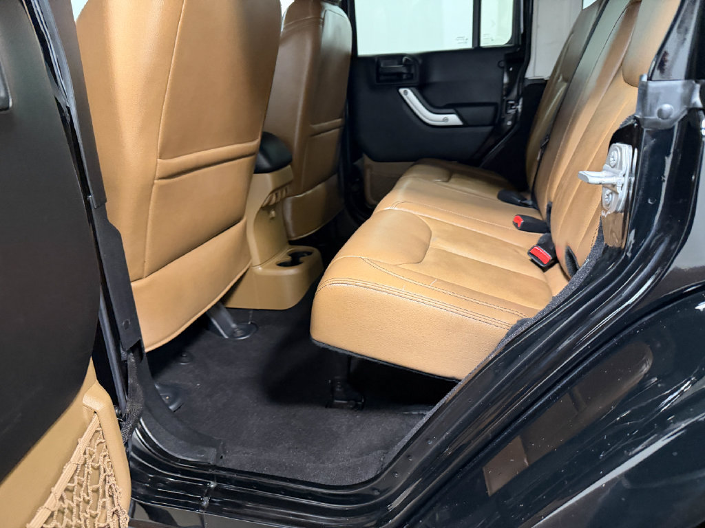 Used 2015 Jeep Wrangler Unlimited Sahara w/ Connectivity Group AWD/4WD image 48