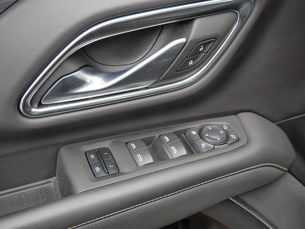 Used 2022 GMC Yukon SLT w/ SLT Premium Package image 17